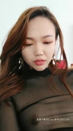 开裆黑丝透视装骚气妹子【丝袜控】塞大黑牛跑步机扭动，足交道具假屌厨房诱惑非常诱人 截图8