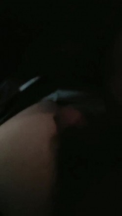 御姐跟小哥出来玩车震开着车就给狼友看骚逼特写停在路边口交大鸡巴无套插入爆草内射 截图2