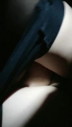 御姐跟小哥出来玩车震开着车就给狼友看骚逼特写停在路边口交大鸡巴无套插入爆草内射 截图8