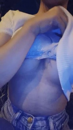 户外裸奔女神 ，白酒灌逼、现场喝尿，吃精液，室内户外两炮，爽歪歪，’你没有戴套，不要内射呀，我怕‘！ 截图9