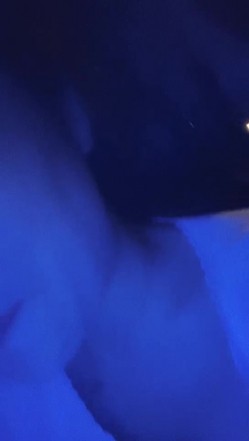 户外裸奔女神 ，白酒灌逼、现场喝尿，吃精液，室内户外两炮，爽歪歪，’你没有戴套，不要内射呀，我怕‘！ 截图10