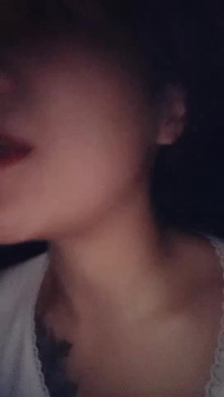 户外裸奔女神 ，白酒灌逼、现场喝尿，吃精液，室内户外两炮，爽歪歪，’你没有戴套，不要内射呀，我怕‘！ 截图11