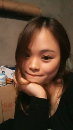 颜值不错丰满大屁股妹子【单单妹】自摸扣逼诱惑，翘着性感肥臀手指抽插 截图14