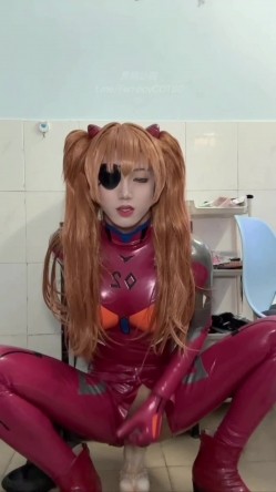 圣诞狂欢 鸡鸡子 国产极品人气TS，又清纯又狂野，攻守兼备反差感拉满，线下约会据说已经排到明年 截图14