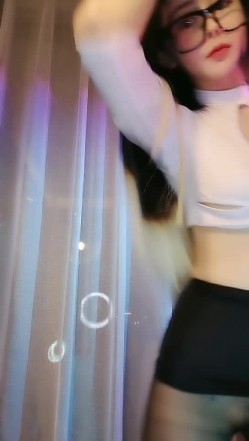 空姐馨馨-说话就是有素质：农村出来的女孩子，特别会为别人着想，我说错啦哈哈哈 一看就是吃过苦的女孩子，会心疼人，好幽默！ 截图10