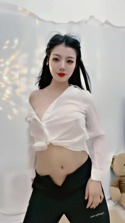 青春无敌，抖音风艺校美少女【杨晓花】定制福利，露脸露点，各种热门BGM裸舞 截图9