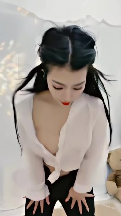 青春无敌，抖音风艺校美少女【杨晓花】定制福利，露脸露点，各种热门BGM裸舞 截图11