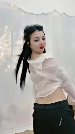 青春无敌，抖音风艺校美少女【杨晓花】定制福利，露脸露点，各种热门BGM裸舞 截图15