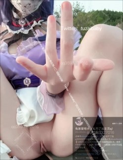 边走边尿『兔崽baby』未流出新作，白丝户外，白裙炮击，粉裙等等，塞着假鸡巴走路 边走边插 爽到失禁喷 截图8