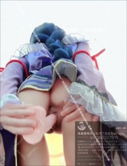 边走边尿『兔崽baby』未流出新作，白丝户外，白裙炮击，粉裙等等，塞着假鸡巴走路 边走边插 爽到失禁喷 截图11