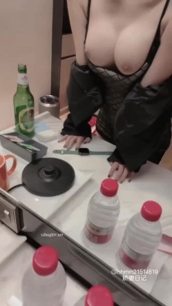 推特绿帽NTR夫妇刷锅第一人【娇妻日记】订阅私拍，户外露出、约单男、换妻4P 截图3