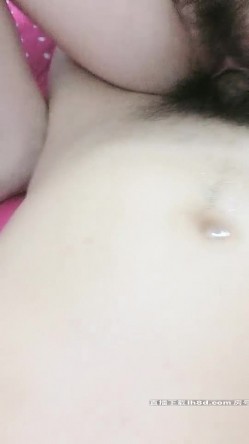 豹纹骚逼一天不挨草浑身都难受，各种姿势抽插大鸡巴无套激情，非常配合小哥的抽插叫声骚最后直接口爆 截图2