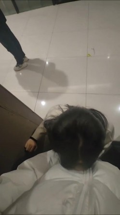 推特极品人形小母狗【Cc重制版】绝版福利，花式调教露出肛塞口交M腿狗链吃烟灰喝尿 截图1