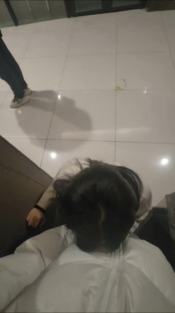 推特极品人形小母狗【Cc重制版】绝版福利，花式调教露出肛塞口交M腿狗链吃烟灰喝尿 截图6