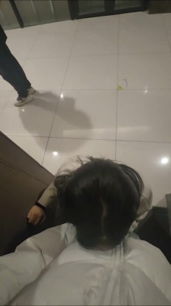 推特极品人形小母狗【Cc重制版】绝版福利，花式调教露出肛塞口交M腿狗链吃烟灰喝尿 截图10