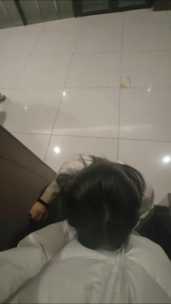 推特极品人形小母狗【Cc重制版】绝版福利，花式调教露出肛塞口交M腿狗链吃烟灰喝尿 截图12