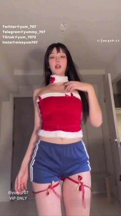 艺校活泼露脸美女【玉米yum_707】最新热门作品，裸舞我发现了姐夫的密码 截图3