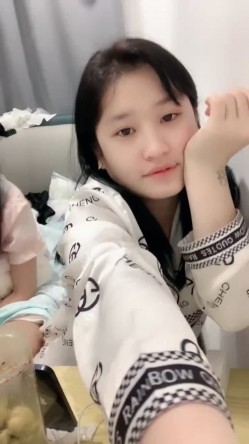 校花来了！好漂亮好甜美，清纯反差小姐姐【云妹妹】自慰！一字马！好想进入她 截图6