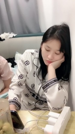 校花来了！好漂亮好甜美，清纯反差小姐姐【云妹妹】自慰！一字马！好想进入她 截图7