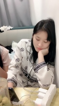 校花来了！好漂亮好甜美，清纯反差小姐姐【云妹妹】自慰！一字马！好想进入她 截图8