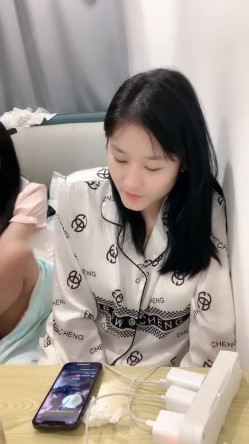 校花来了！好漂亮好甜美，清纯反差小姐姐【云妹妹】自慰！一字马！好想进入她 截图9
