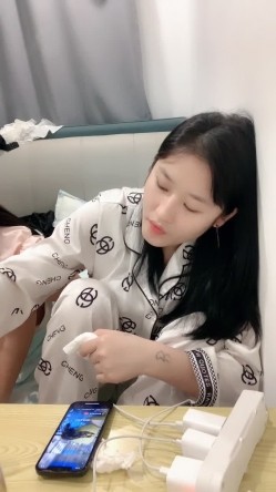 校花来了！好漂亮好甜美，清纯反差小姐姐【云妹妹】自慰！一字马！好想进入她 截图10