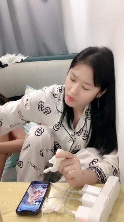 校花来了！好漂亮好甜美，清纯反差小姐姐【云妹妹】自慰！一字马！好想进入她 截图11