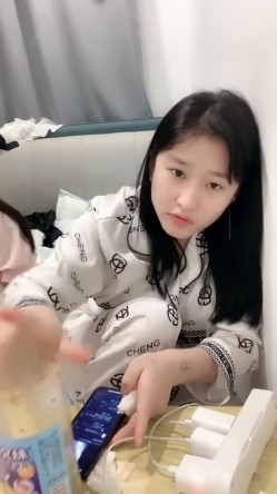 校花来了！好漂亮好甜美，清纯反差小姐姐【云妹妹】自慰！一字马！好想进入她 截图13