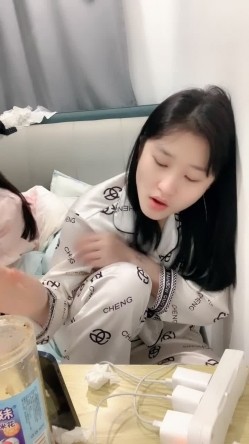 校花来了！好漂亮好甜美，清纯反差小姐姐【云妹妹】自慰！一字马！好想进入她 截图15