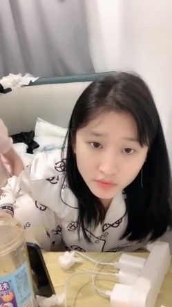 校花来了！好漂亮好甜美，清纯反差小姐姐【云妹妹】自慰！一字马！好想进入她 截图16