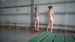 国内【水上乐园】换衣间沐浴区近景偷拍  美女如云淋浴换衣好身材一览无余 截图7
