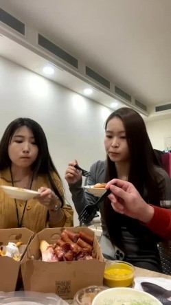 泡良大神性爱救火队「Xinyimark 」OF日常约炮露脸私拍 众多良家学生模特网红拜倒在炮王牛仔裤下 截图3