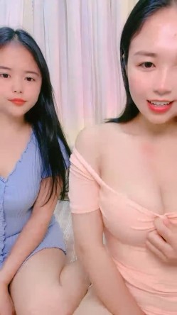 酒窝甜美小姐姐！姐妹一起双女秀！掏出大奶，多毛骚逼互摸，妹妹屁股又大又圆，好想被操骚的很 截图4