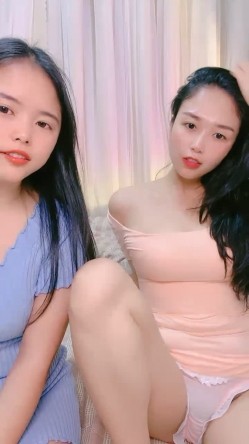 酒窝甜美小姐姐！姐妹一起双女秀！掏出大奶，多毛骚逼互摸，妹妹屁股又大又圆，好想被操骚的很 截图7