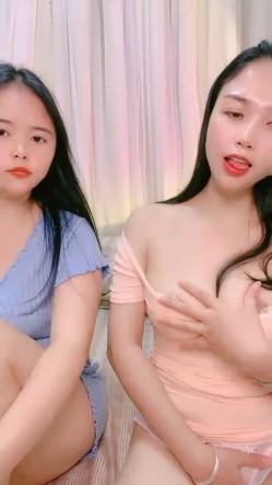 酒窝甜美小姐姐！姐妹一起双女秀！掏出大奶，多毛骚逼互摸，妹妹屁股又大又圆，好想被操骚的很 截图8