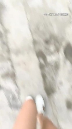 蝴蝶逼大胆美女户外露出沙滩按摩棒自慰电召勾引个网约车司机到厕所啪啪 截图8