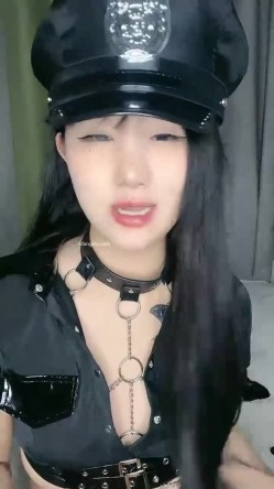 半糖童颜巨乳04年玩偶姐姐-回归穿着连体黑丝和小伙各种体位啪啪，超会口交，还自插屁眼 截图2
