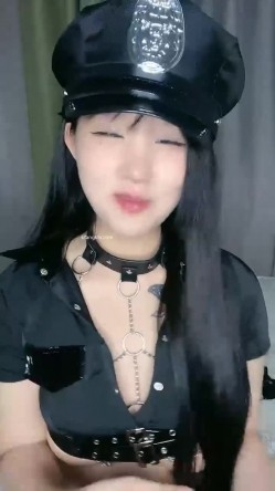半糖童颜巨乳04年玩偶姐姐-回归穿着连体黑丝和小伙各种体位啪啪，超会口交，还自插屁眼 截图3