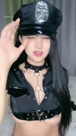 半糖童颜巨乳04年玩偶姐姐-回归穿着连体黑丝和小伙各种体位啪啪，超会口交，还自插屁眼 截图4