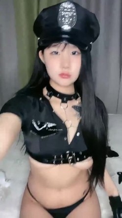 半糖童颜巨乳04年玩偶姐姐-回归穿着连体黑丝和小伙各种体位啪啪，超会口交，还自插屁眼 截图6