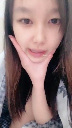 ️清纯学生妹【06年的嫂子】反差的一面，脸穴同框打炮自慰，人瘦逼肥 截图1