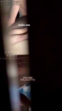 淫妻大神，SVIP福利，【丝袜小淫妻si_xiao47754】，单男来家中操，一边观战欣赏这一幕，好震撼！ 截图3