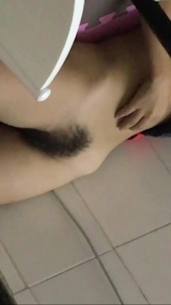 花重金雇在电子厂工作的女性朋友偷拍她的喜欢裸睡的室友 截图5