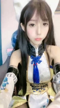 二次元顶级尤物美少女！COS装女神颜值！黑丝美腿白虎美穴，玻璃棒猛捅，高潮出水流白浆 截图2