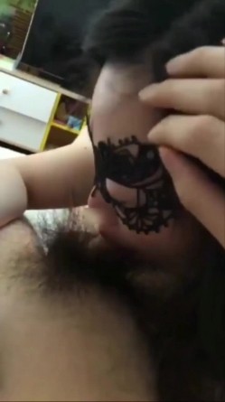 超顶反差婊少妇公务员美熟女【蓝阿姨】厚厚的红唇显得无比性感，口交舌功了得 截图7