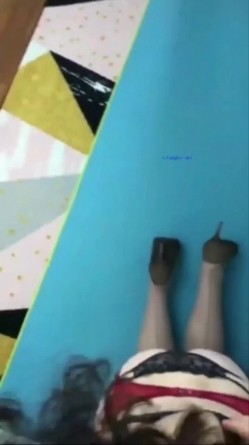超顶反差婊少妇公务员美熟女【蓝阿姨】厚厚的红唇显得无比性感，口交舌功了得 截图14