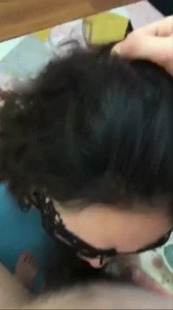 超顶反差婊少妇公务员美熟女【蓝阿姨】厚厚的红唇显得无比性感，口交舌功了得 截图15