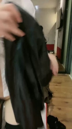 爆乳黑丝露脸大奶性奴床上伺候大哥，让大哥扯着嘴巴子舔鸡巴淫声荡语骂大哥是变态，无套抽插侧入玩奶上位射 截图10