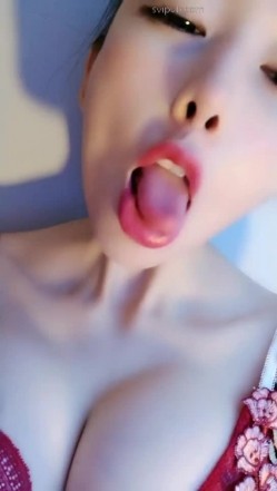 极品高颜巨乳小空姐『爱笑的甜空姐』下海开播 气质典雅太漂亮了 白皙胴体巨乳美臀甩奶奶诱惑 截图3