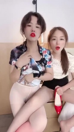 【熟女福利】快手丝袜熟女团队，【花嫂】福利视频30V 超级骚，特别骚气的少妇 截图16